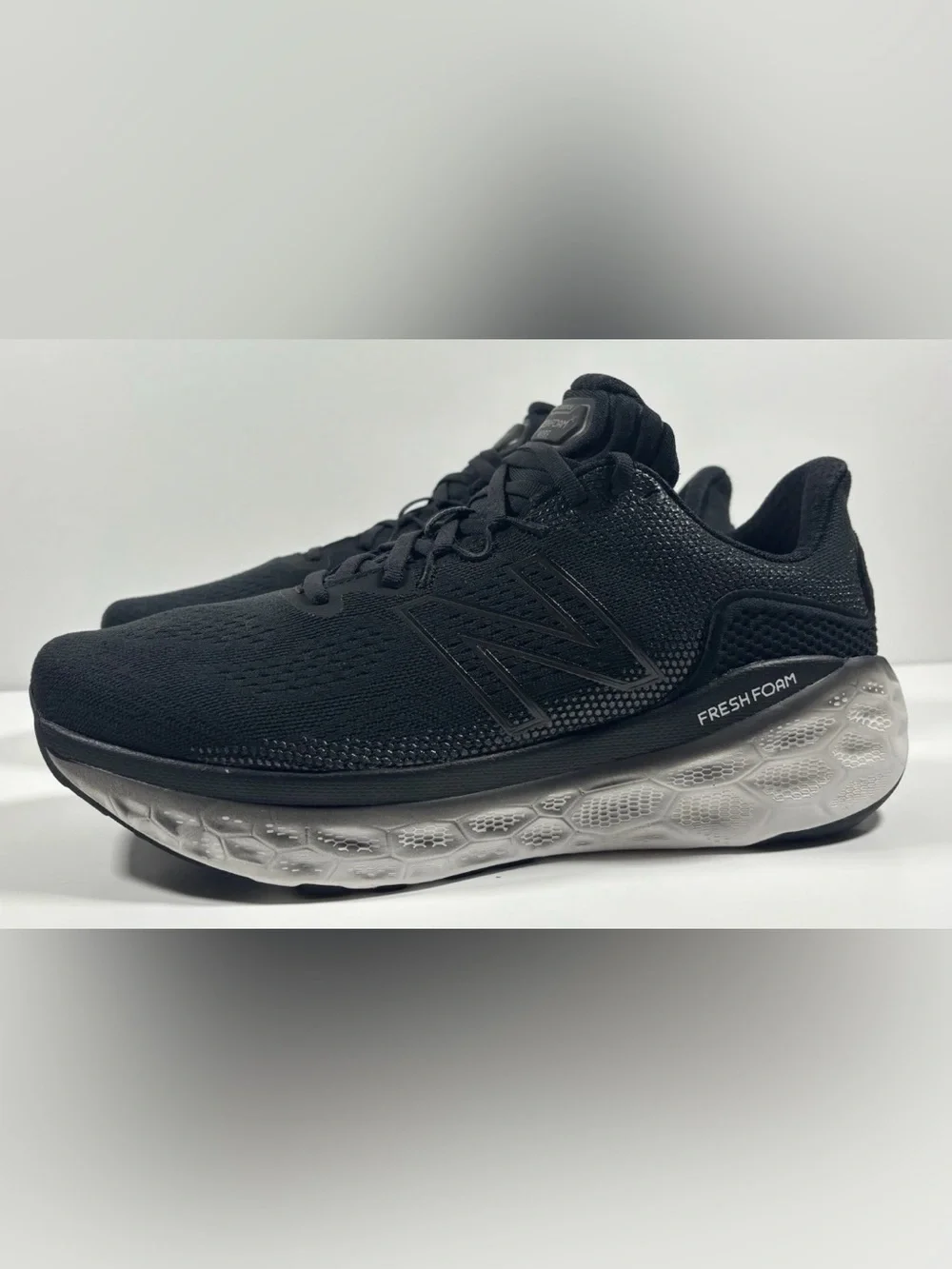 New Balance Fresh Foam More v4 Mens 10.5 4E Extra Wide Black Running Shoes NWT